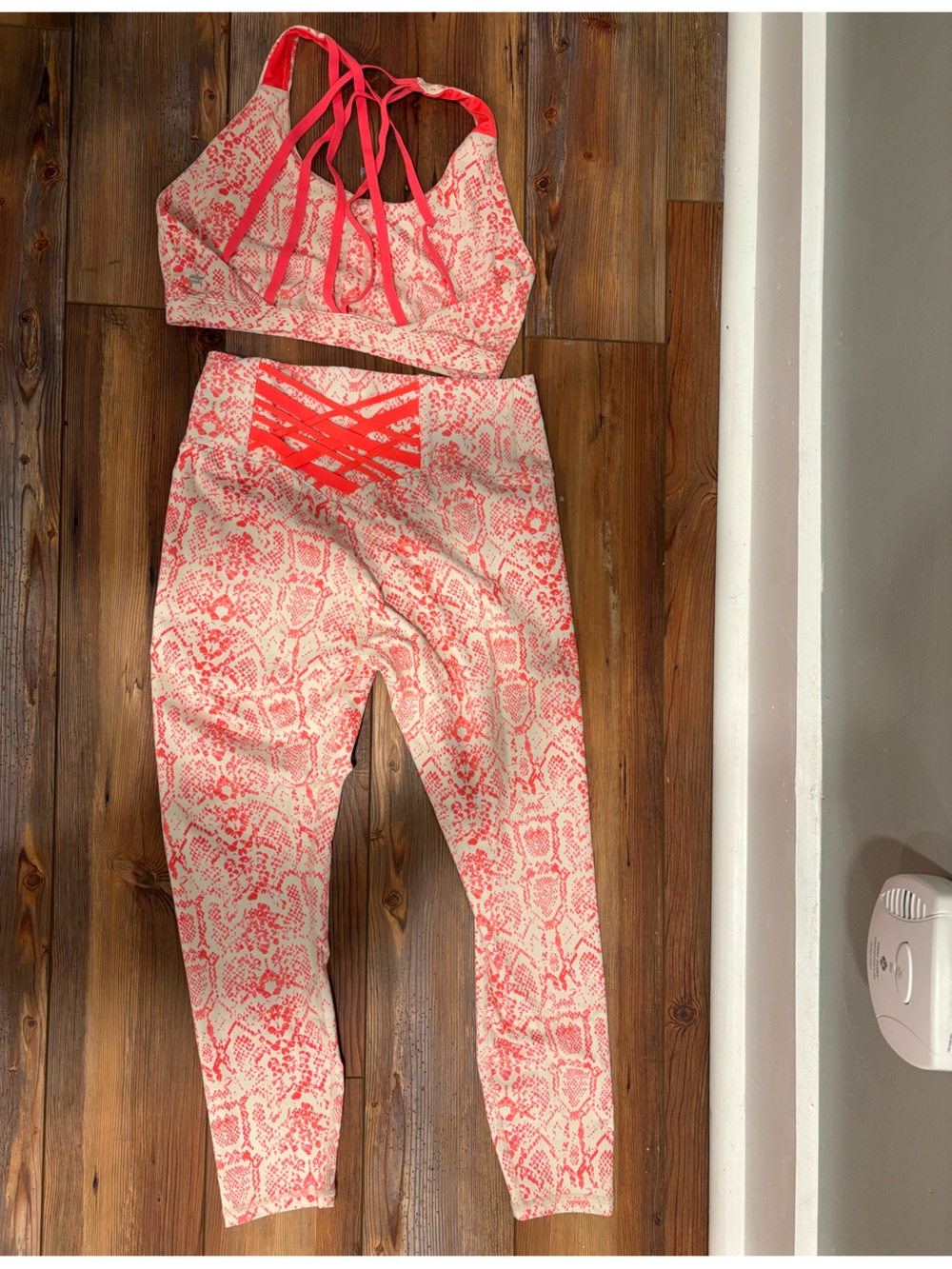 Fabletics Snake Print Set - Picture 3 of 5